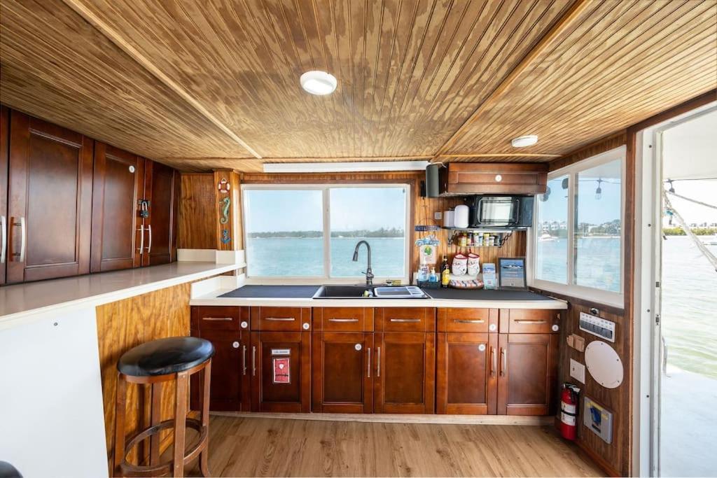 Beautiful Houseboat In Bateau-hôtel Key West