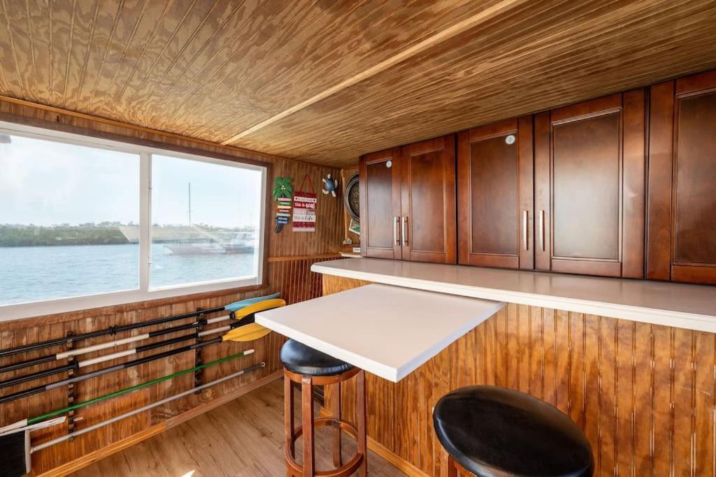 Beautiful Houseboat In Bateau-hôtel Key West