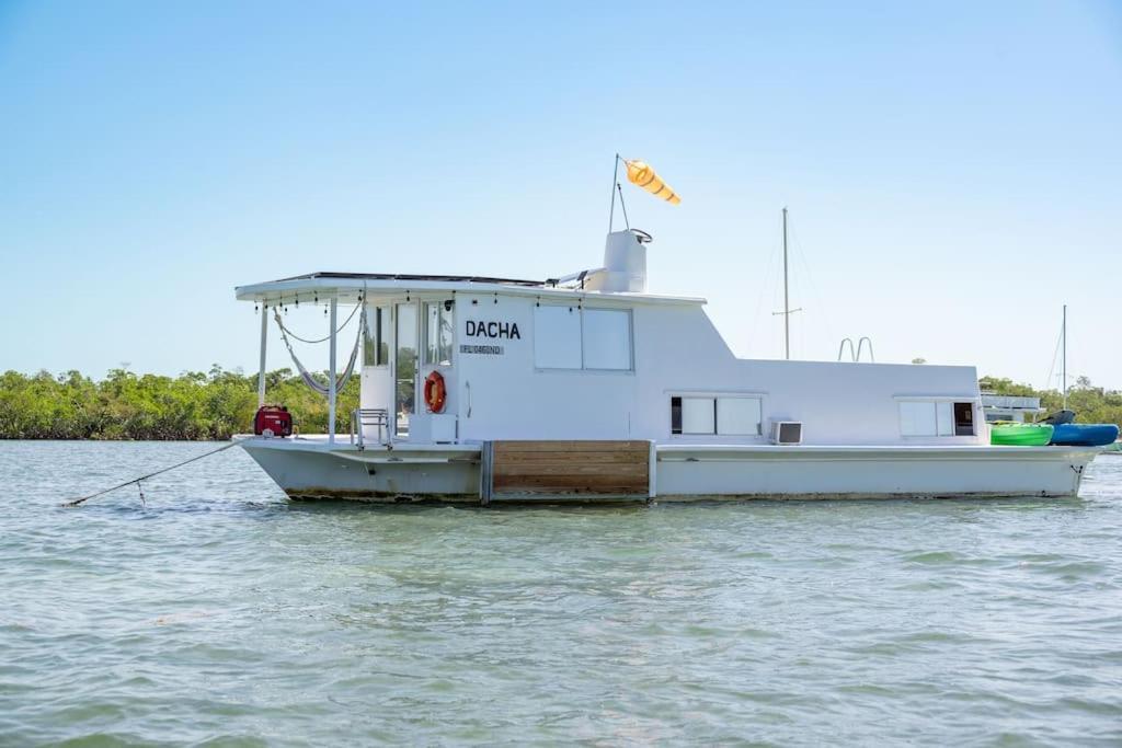 Beautiful Houseboat In Bateau-hôtel *