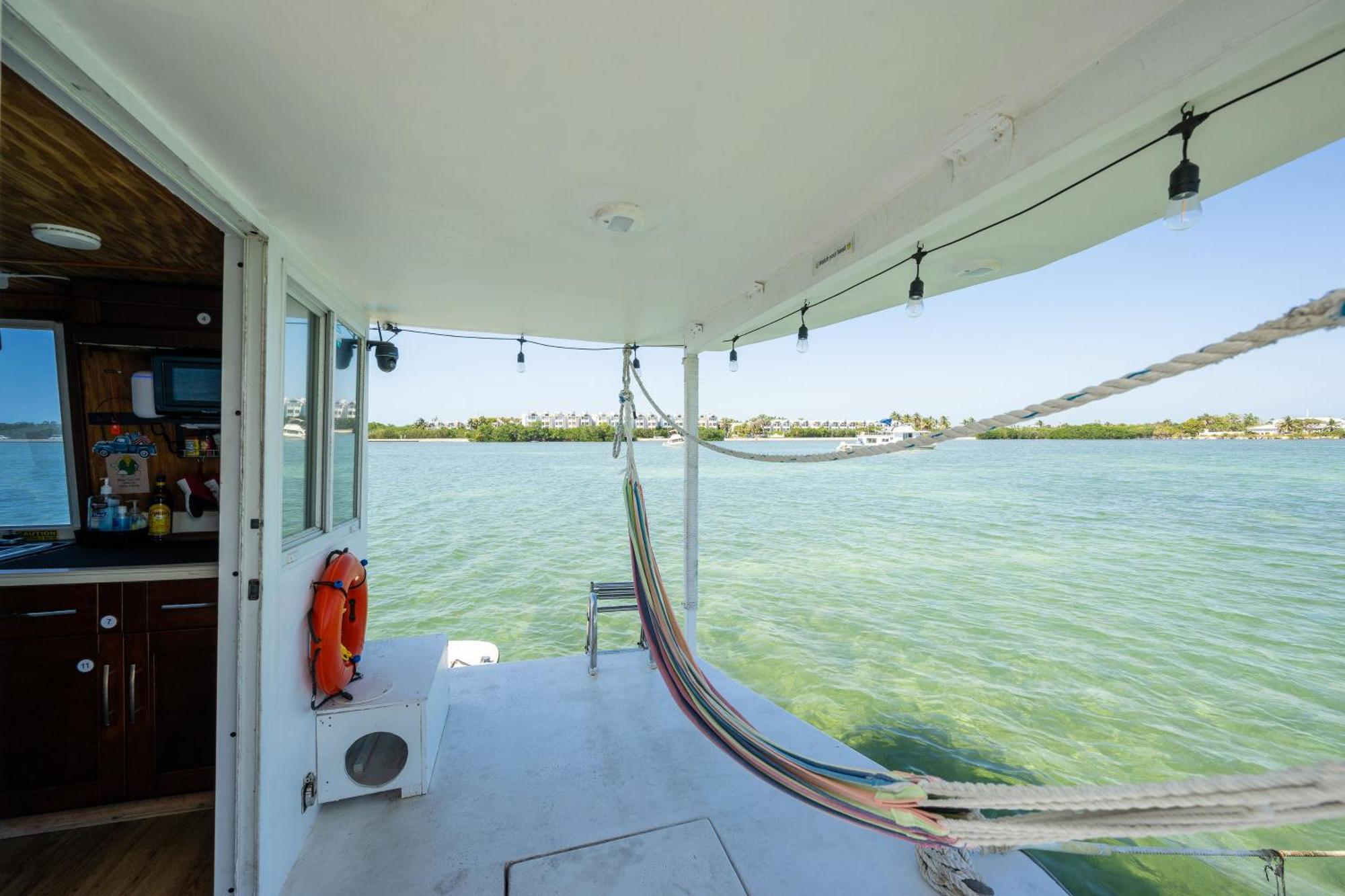 Beautiful Houseboat In Bateau-hôtel *